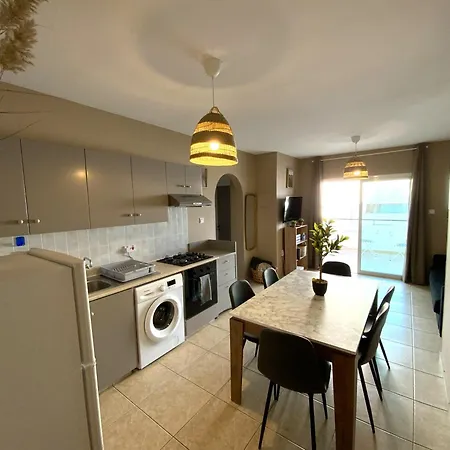 Spacious 3apt Combo, Fast Wifi, 5min Walk To