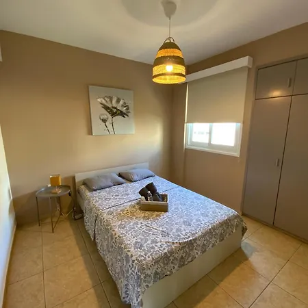 Spacious 3apt Combo, Fast Wifi, 5min Walk To Apartment Larnaka