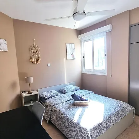 Spacious 3apt Combo, Fast Wifi, 5min Walk To * 라르나카