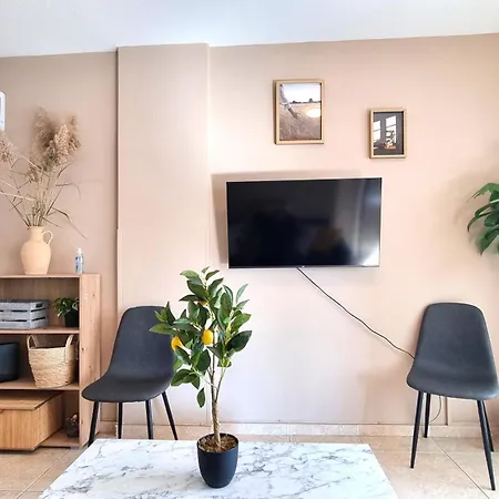 Spacious 3apt Combo, Fast Wifi, 5min Walk To Larnaka