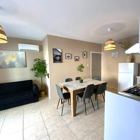 Spacious 3apt Combo, Fast Wifi, 5min Walk To *