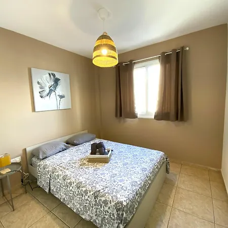 Spacious 3apt Combo, Fast Wifi, 5min Walk To Larnaca