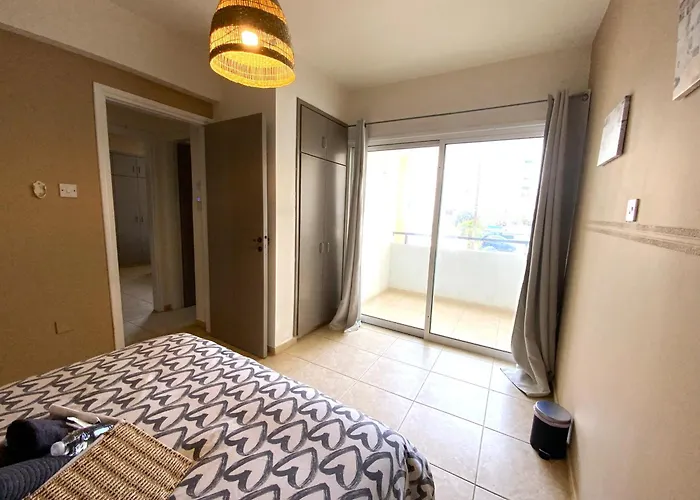 Spacious 3apt Combo, Fast Wifi, 5min Walk To *