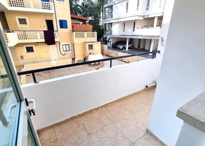 Spacious 3apt Combo, Fast Wifi, 5min Walk To *