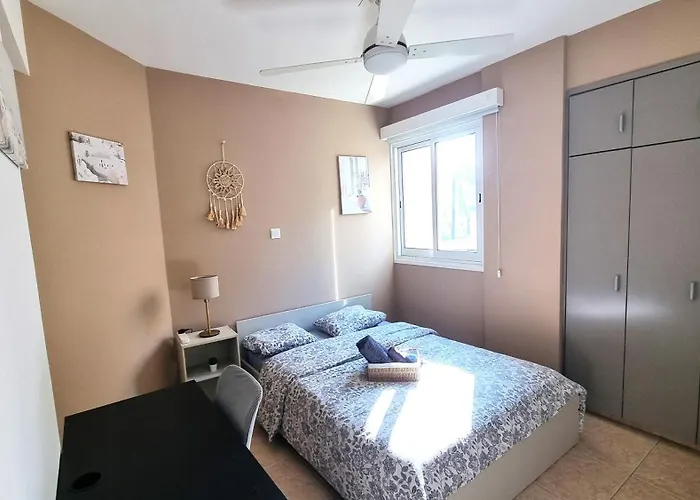 Spacious 3apt Combo, Fast Wifi, 5min Walk To * Larnaca