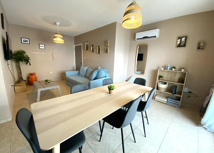 Spacious 3apt Combo, Fast Wifi, 5min Walk To * Larnaca