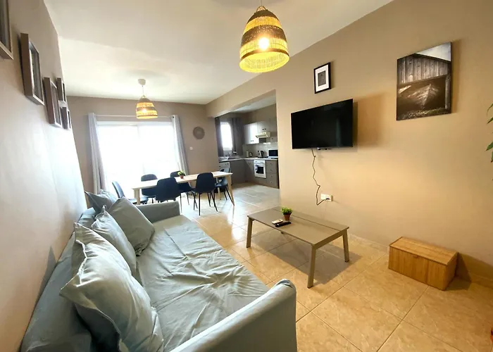 Apartment Spacious 3apt Combo, Fast Wifi, 5min Walk To *