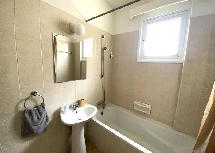 Apartment Spacious 3apt Combo, Fast Wifi, 5min Walk To Larnaca