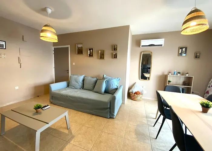 Spacious 3apt Combo, Fast Wifi, 5min Walk To Larnaca