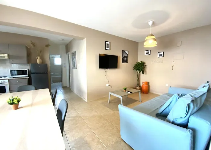 Spacious 3apt Combo, Fast Wifi, 5min Walk To