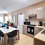 Spacious 3apt Combo, Fast Wifi, 5min Walk To 公寓