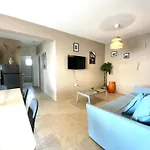 Spacious 3apt Combo, Fast Wifi, 5min Walk To