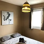 Spacious 3apt Combo, Fast Wifi, 5min Walk To *