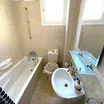 Spacious 3apt Combo, Fast Wifi, 5min Walk To