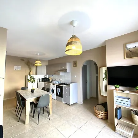 公寓 Spacious 3apt Combo, Fast Wifi, 5min Walk To 拉纳卡
